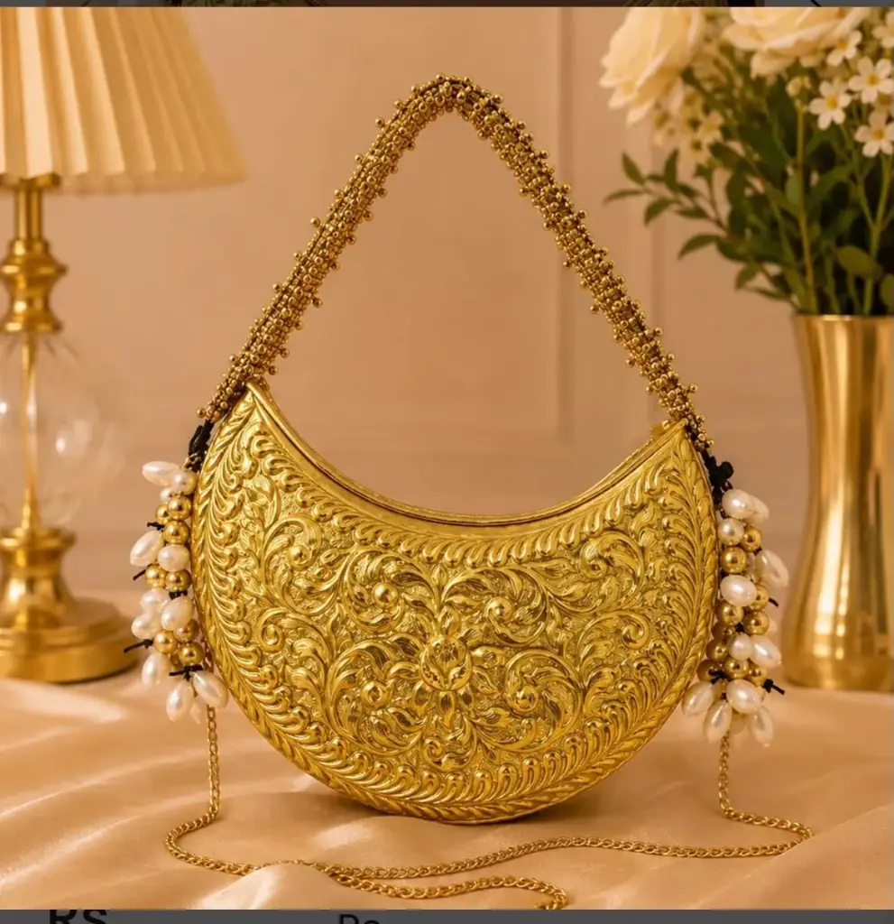 ✨ Premium Quality Brass GoldenClutch Bag 👜👛✨ 🌟 Elegant • Royal • Stylish Design 🌟 💛 Premium Brass Finish 🤍 Beautiful Golden Colours ✨ Intricate traditional detailing with a luxurious look 📏 Size: 8 × 6 Inches Big size 💫 Perfect for weddings, parties, festive occasions & heavy dresses 🎁 A perfect choice for gifting and special occasions